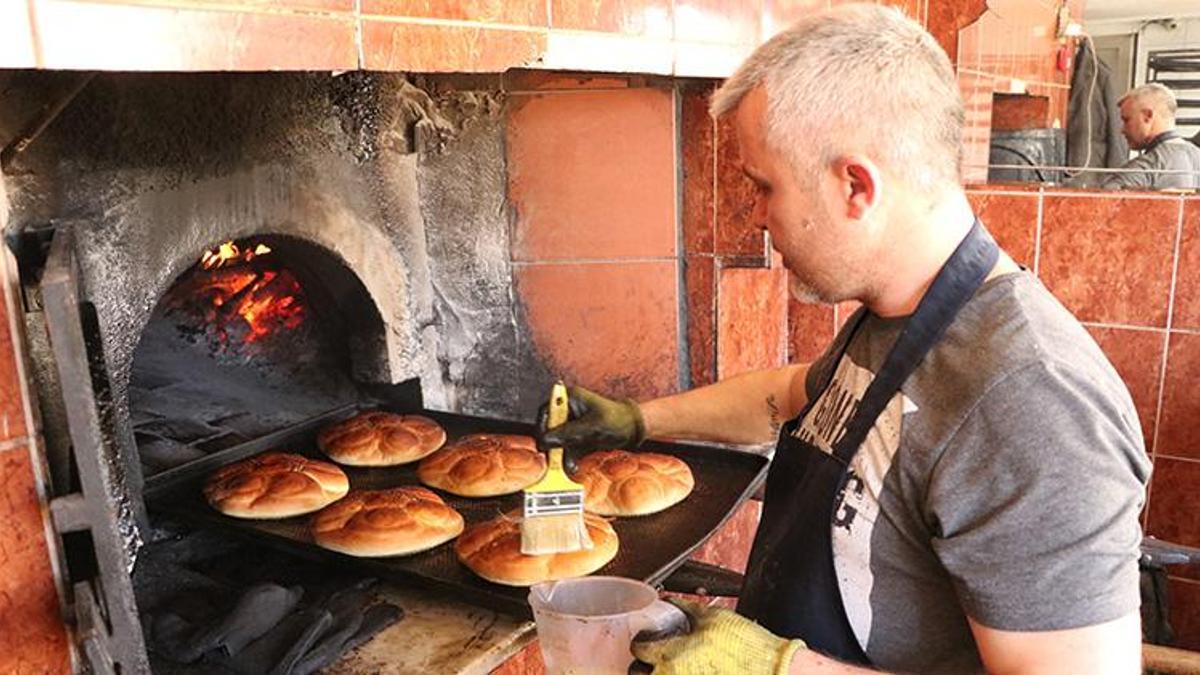 Sadece bu ay çıkıyor! Tescilli lezzet için fırınlarda mesai başladı: Sabaha kadar mayalanıyor, iftarda kapışılıyor