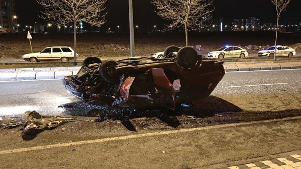Melikgazi'de kontrolden çıkan otomobil ters döndü