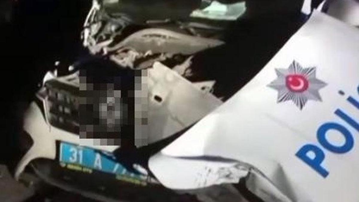 Hatay'da alkollü sürücü polis aracına çarptı: 2 polis yaralı