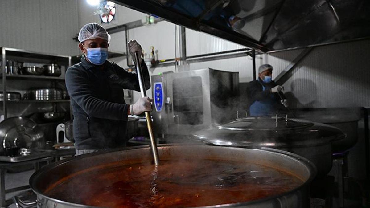 Kahramanmaraş'ta yıllardır süren gelenek: Günlük 3 bin aileye sıcak iftar veriliyor