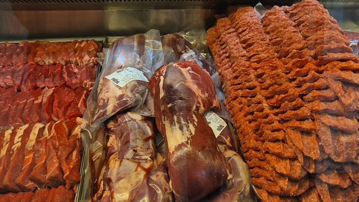 Ucuz et satışına yoğun ilgi: 650 TL'ye kıyma, 700 TL'ye kuşbaşı