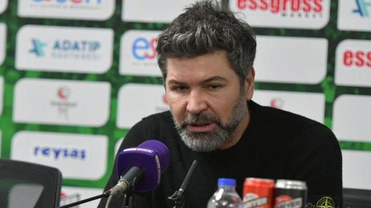 Sakaryaspor Teknik Direktör Hakan Kutlu ile yollarını ayırdıklarını açıkladı