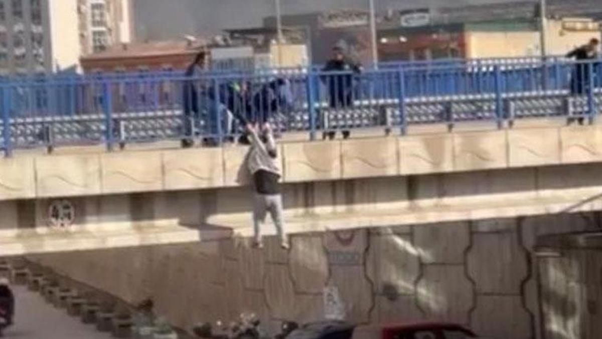 Karabük'te köprüde can pazarı: Tutunamayınca yere düştü