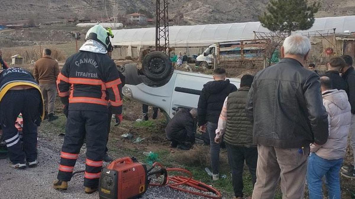 Şarampole devrilen hafif ticari araçtaki 4 kişi yaralandı