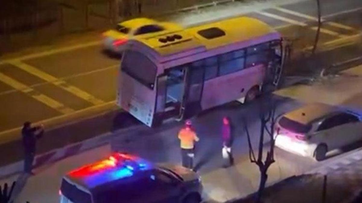 Kontrolden çıkan halk otobüsü refüje çıktı, ağaca çarparak durabildi