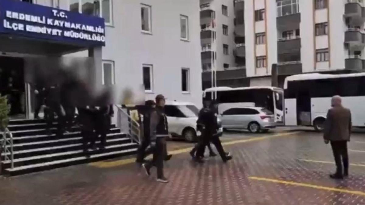 Mersin’de fuhuş operasyonu: 13 tutuklama