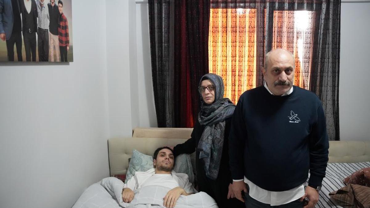 İstanbul'da sokak çetesi dehşeti: Yardım etmek istedi, 6 yerinden bıçaklandı!