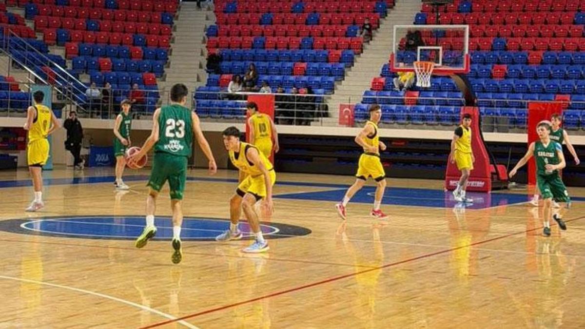 U18 Erkekler Bölge Şampiyonası’nda büyük heyecan! Yarı finalistler belli oldu