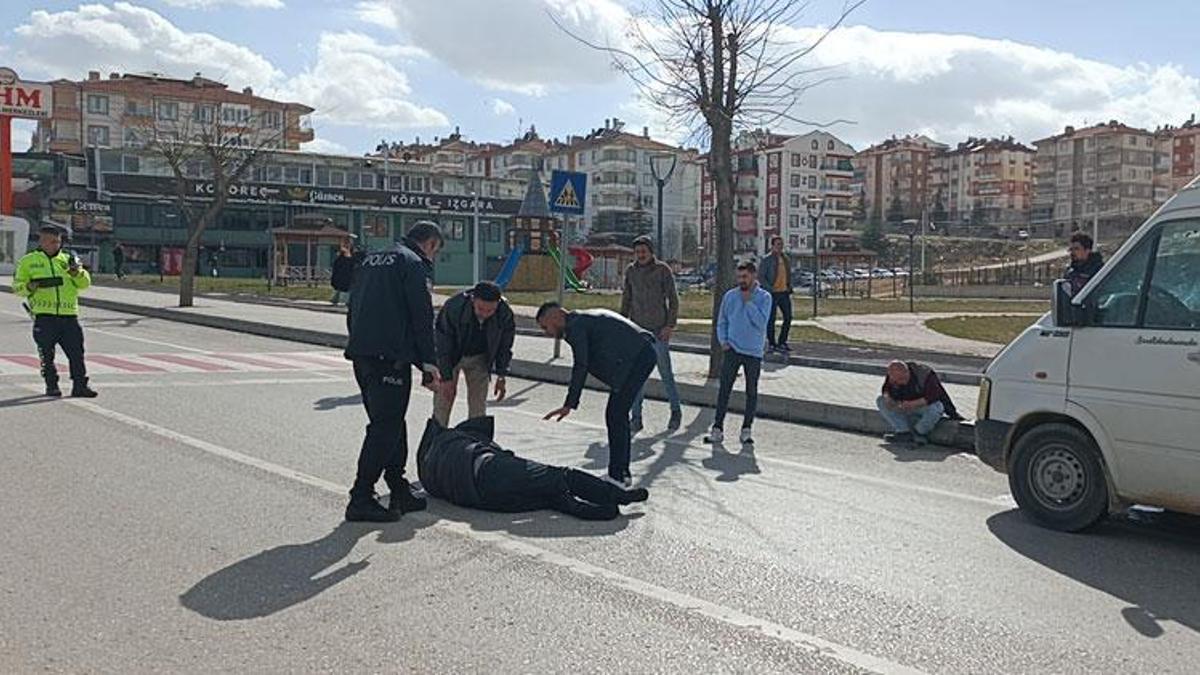 Karaman'da minibüsün çarptığı yaya 32 metre ileriye fırladı