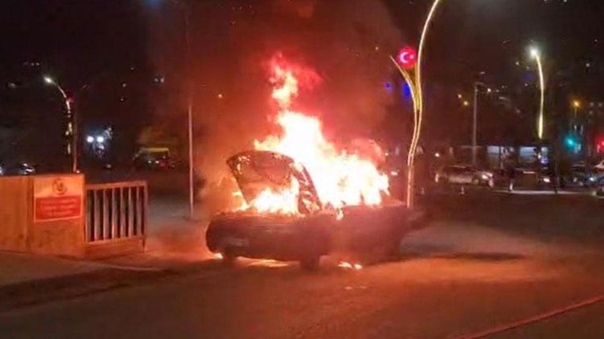Yozgat’ta seyir halindeki otomobil alev alev yandı