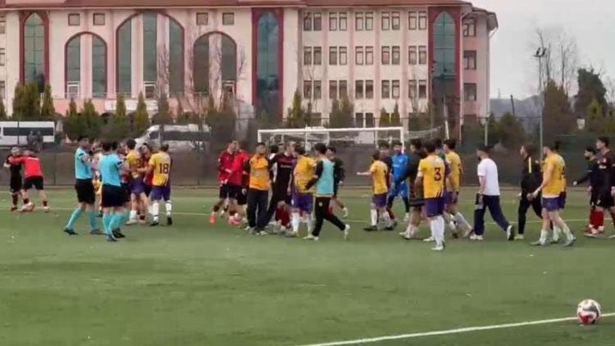 Bartın'da amatör maçta saha karıştı: 11 kırmızı kart gösterildi