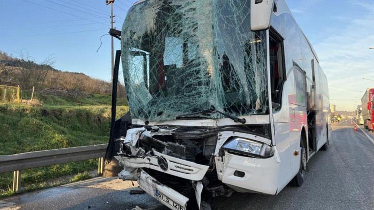 Tırla çarpışan otobüs 500 metre sürüklendi