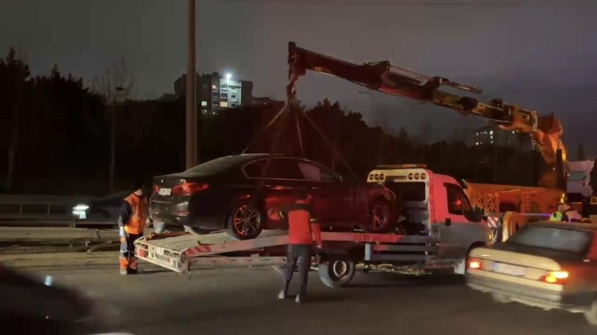 İstanbul - Başakşehir'de 5 aracın karıştığı zincirleme kaza: 5 yaralı