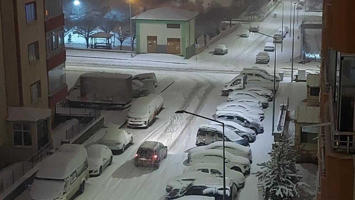 Erzurum'da taşımalı eğitime kar yağışı nedeniyle bir gün ara