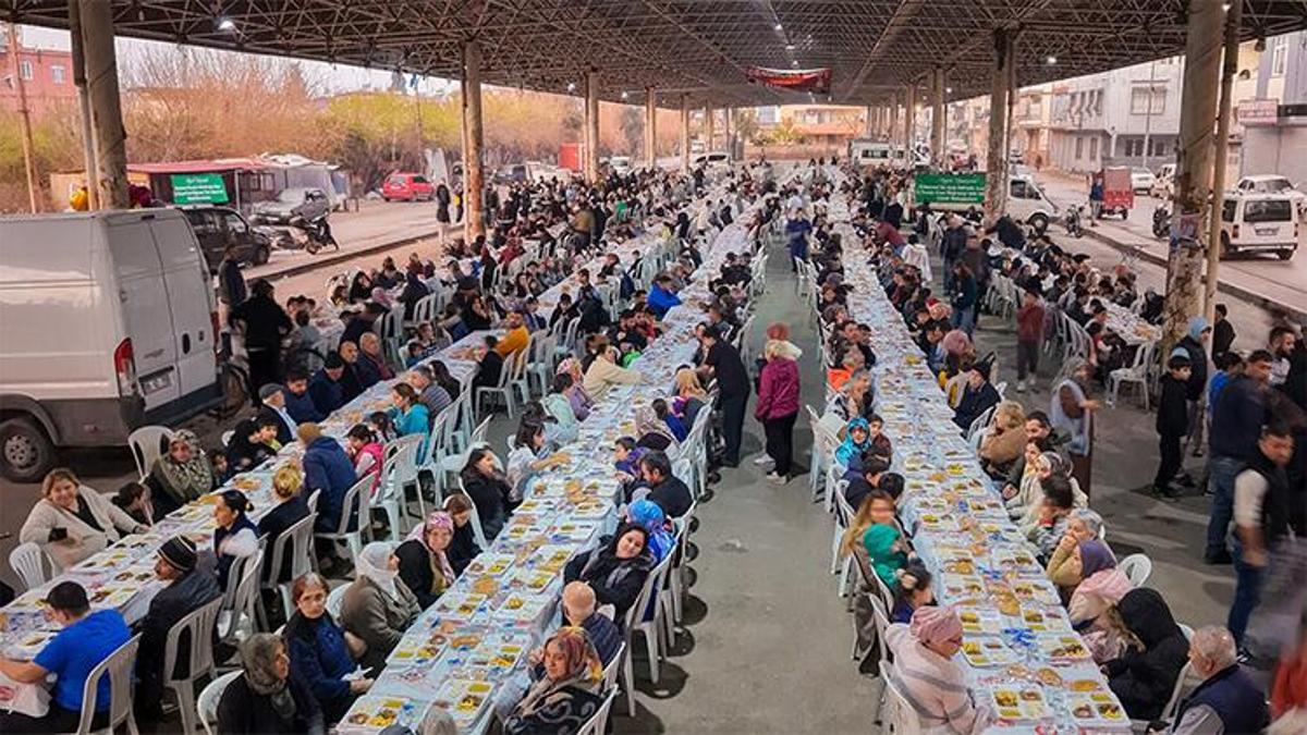 Adana’da gönül buluşması: Hemşehriler aynı sofrada buluştu