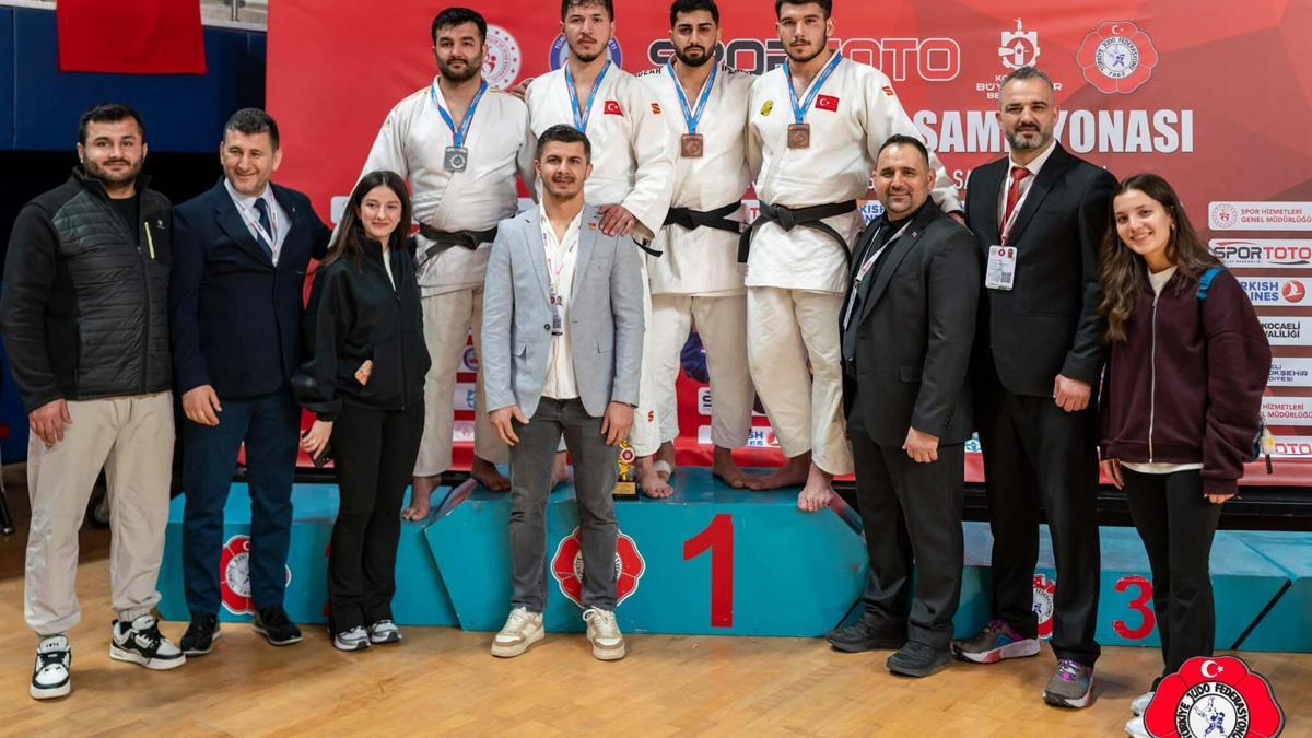 Yunusemre'nin judocuları 2 madalya ile döndü