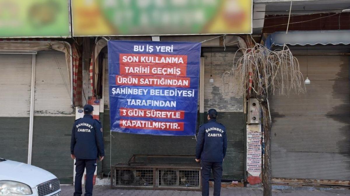 Tarihi geçmiş ürün sattı! Ekipler tespit etti, kapılarına kilit vuruldu