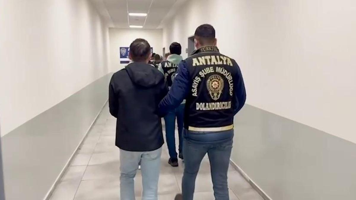 Antalya'da işe alma vaadiyle 250 bin lira dolandırdılar