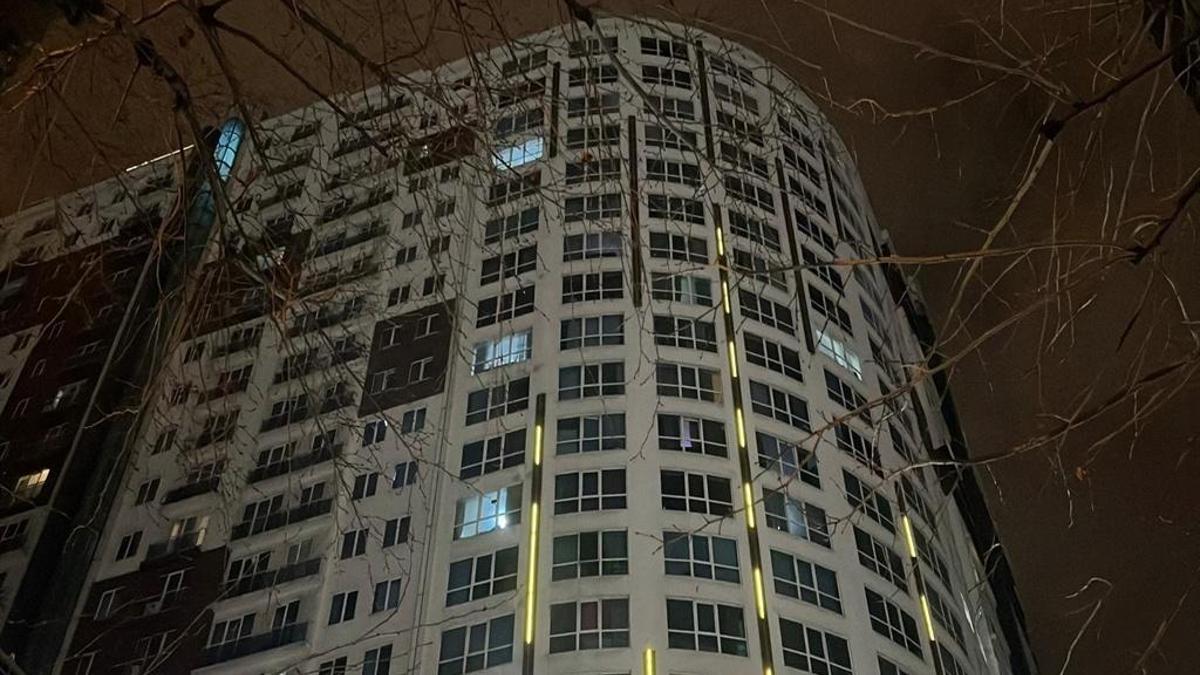 Esenyurt'ta silah sesleri: Bina koridorunda yankılandı!