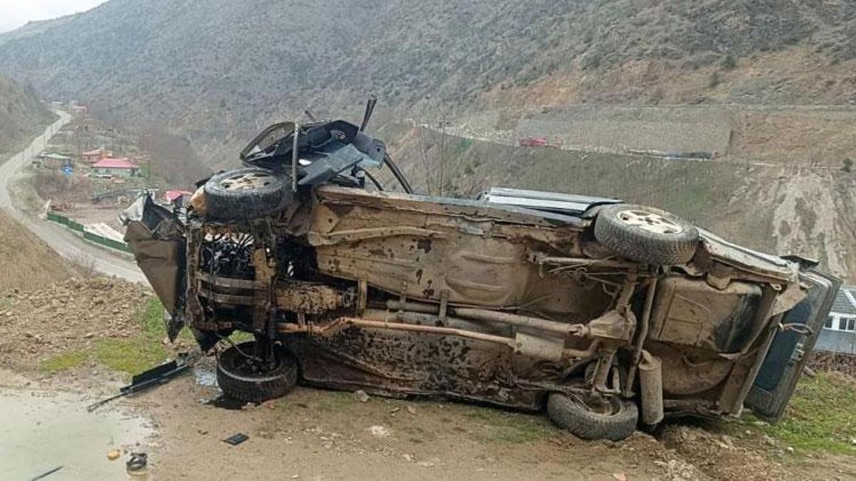 Gümüşhane'de otomobil uçuruma yuvarlandı, 1 kişi h…