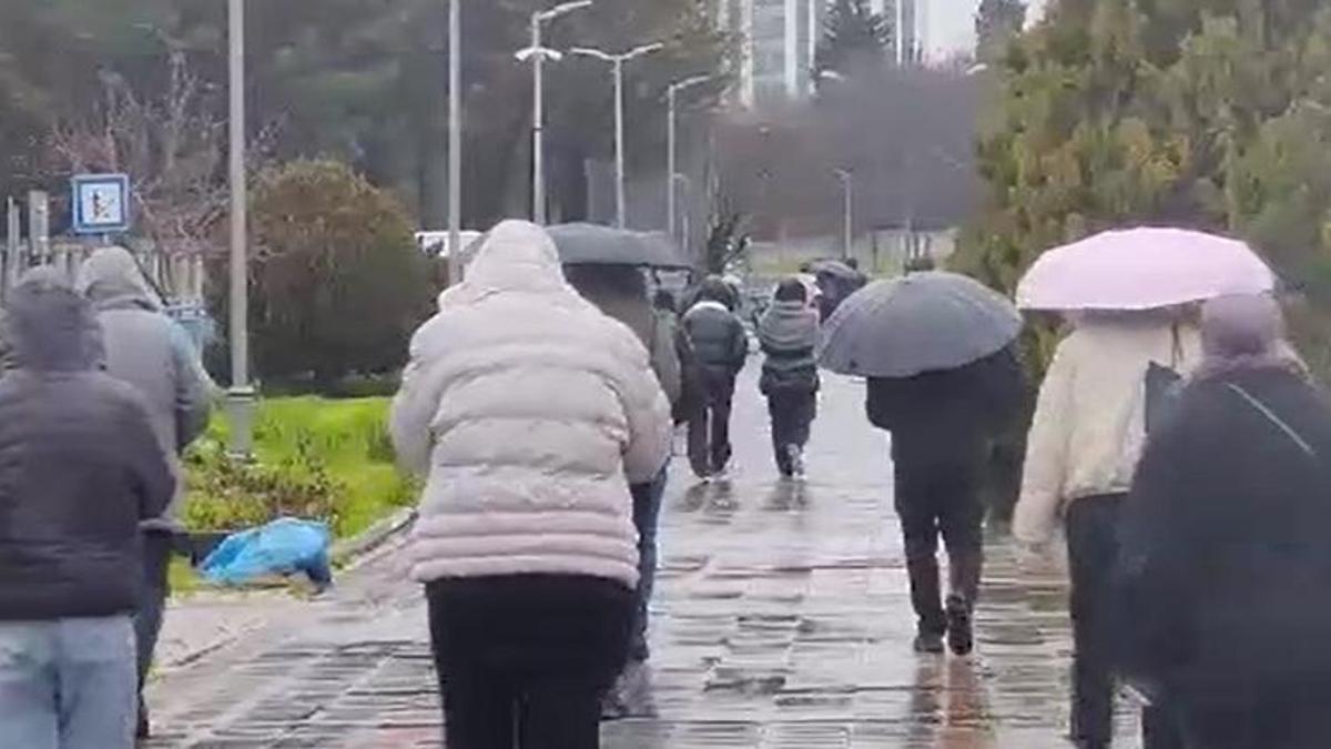 Meteoroloji uyarmıştı! İstanbul güne sağanak yağışla uyandı
