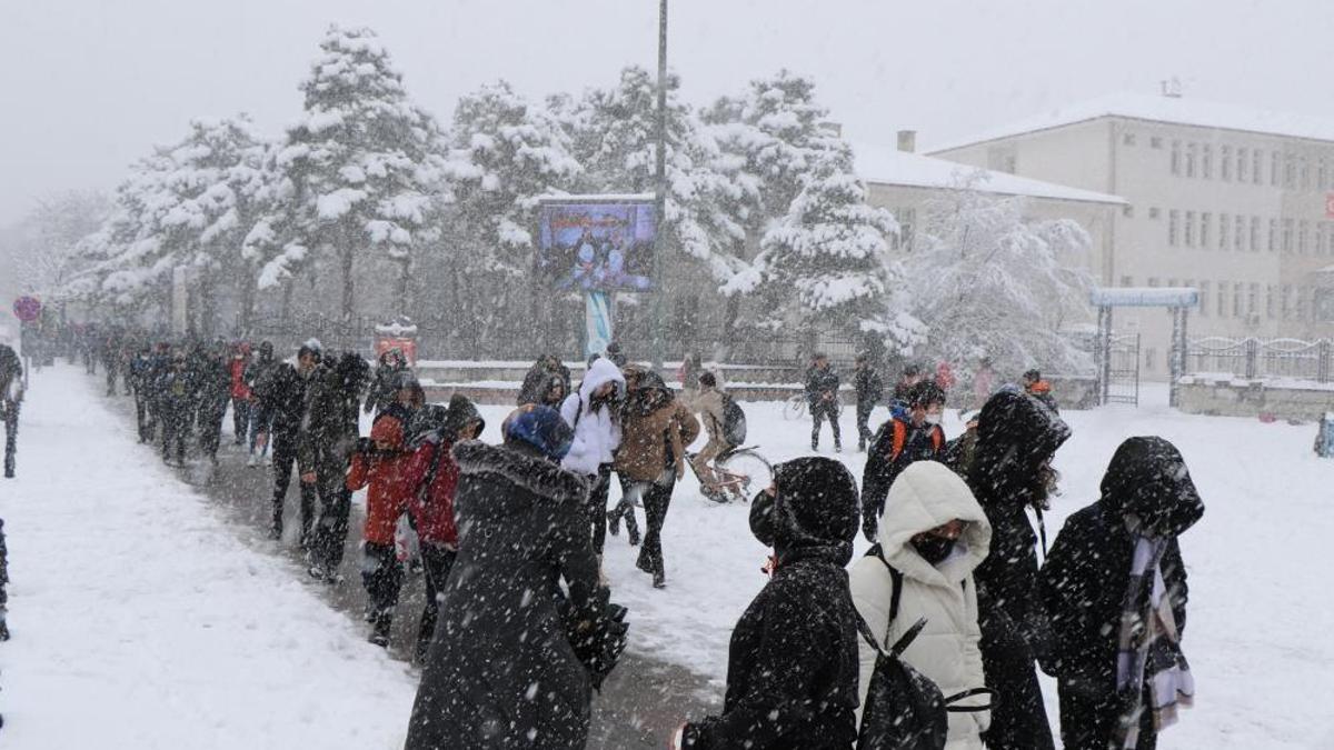 Kars'ta okullar tatil mi? Yarın okul var mı? 27 Şubat 2026 Cuma Kars'ta okullar tatil edildi mi? Açıklama geldi