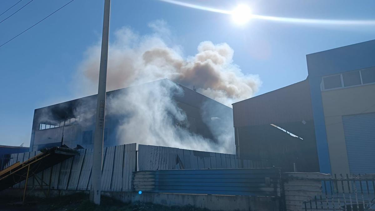 İzmir'de geri dönüşüm fabrikasında yangın