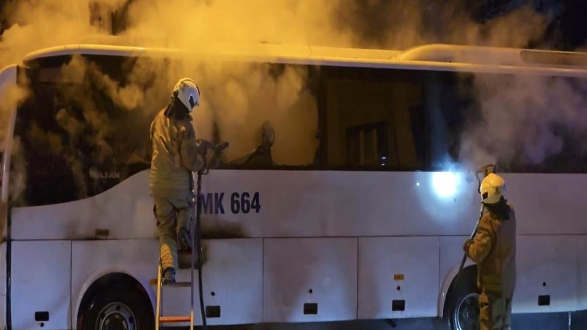Kadıköy alev aldı: İstanbul'da yangın paniğe neden oldu