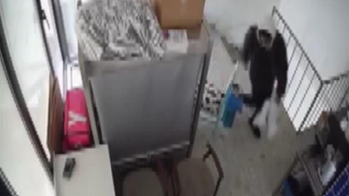 İş yerine rahat girdi, laptopu çalıp kayıplara karıştı!