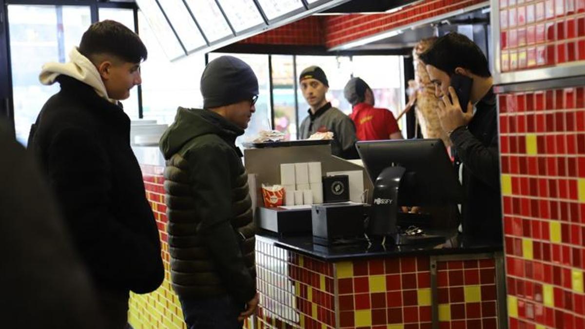 Eskişehir'de her ay yapılıyor! Yüzlerce esnaf indirimli satıyor