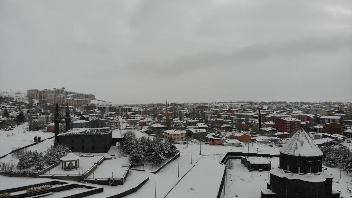 Kars'ta 50 yıl sonra rekor kırıldı! 70 köyde görüldü