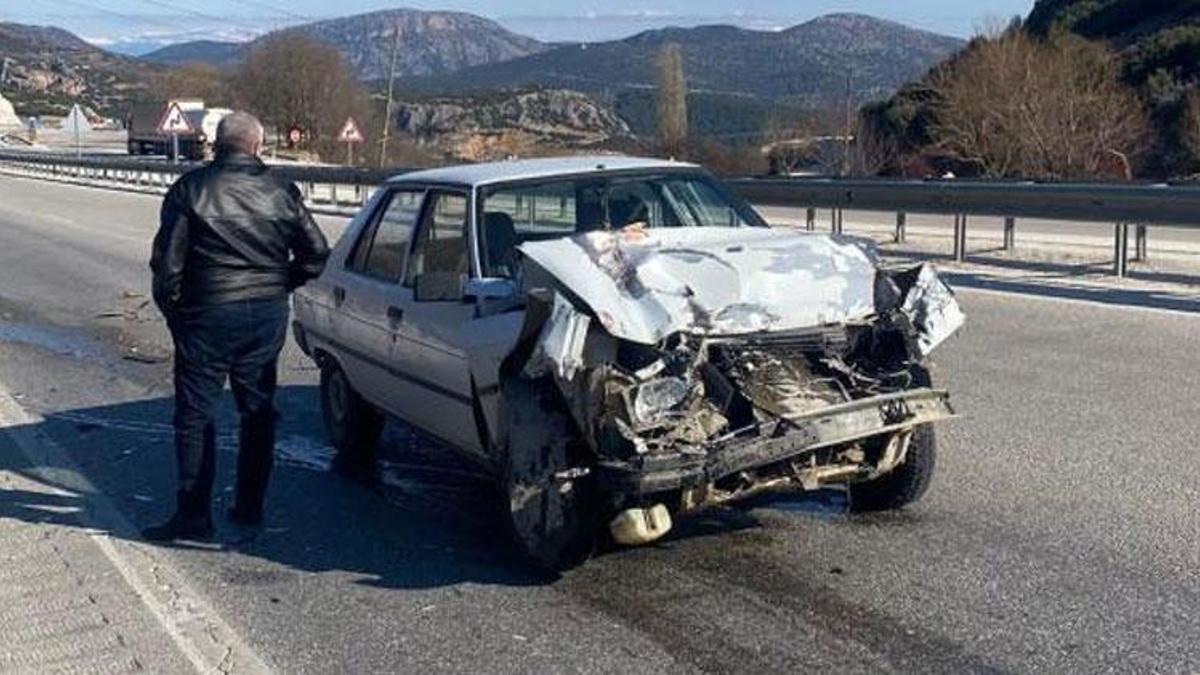 Burdur'da tır ile otomobil çarpıştı 1 kişi yaralandı