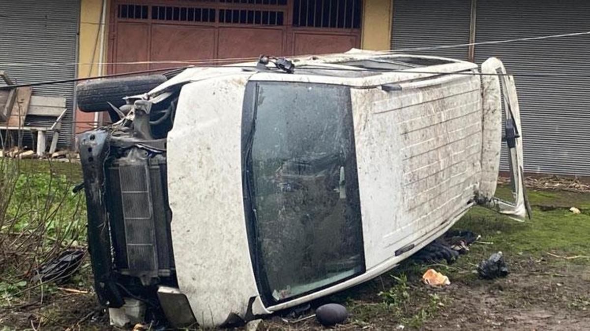 Zonguldak-Ankara karayolunda minibüs devrildi, 4 yaralı