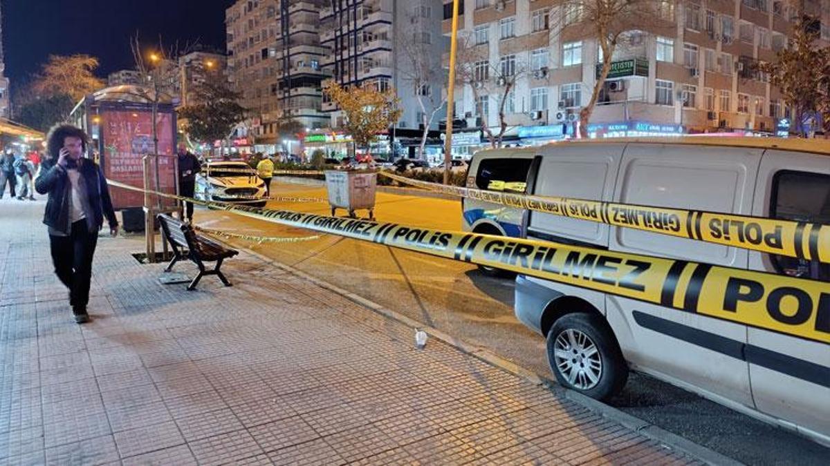 Adana’da otobüs beklerken husumetlisinin silahlı saldırısında ağır yaralandı