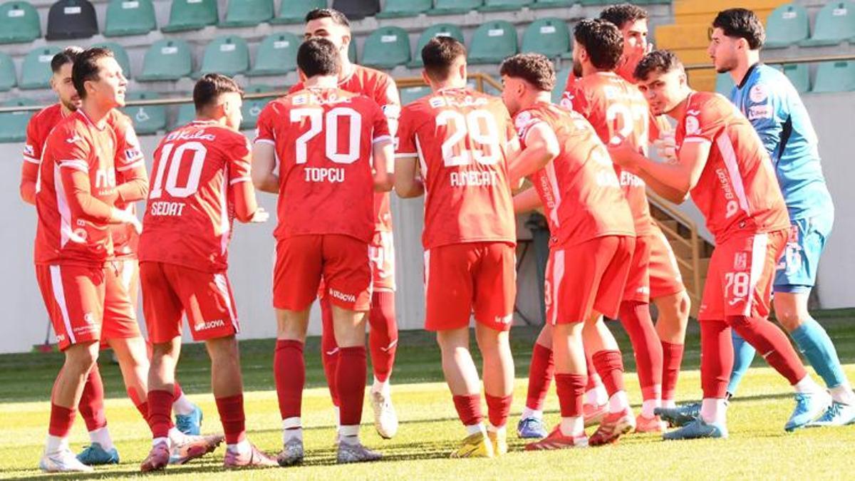 Balıkesirspor, İzmir Çoruhlu FK maçı sonrası açıkladı: Skandal kabul edilemez, TFF'ye başvurduk