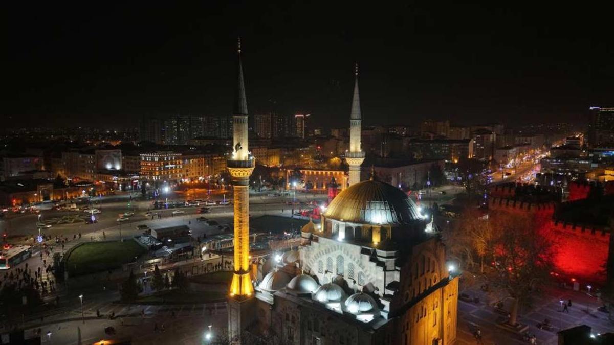 İSTANBUL İFTAR VAKTİ 2 MART 2026 | Bugün İftar Saat Kaçta, İftara Kaç Dk Kaldı? İşte Diyanet İmsakiyesi