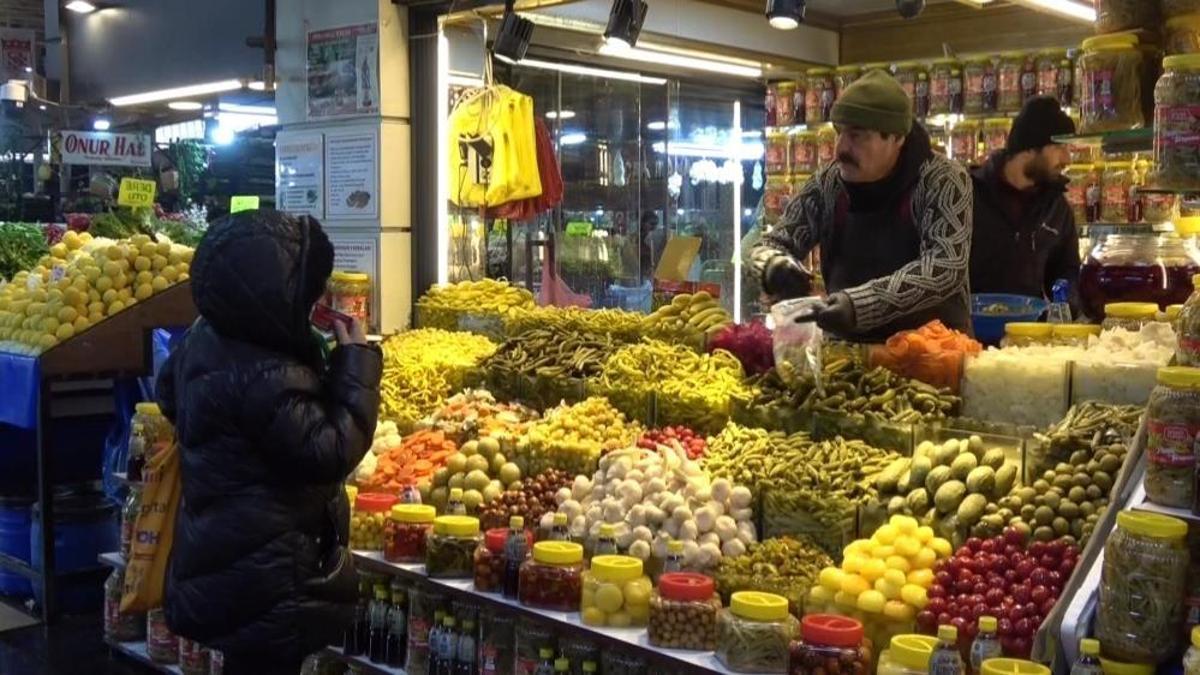 Ne ararsan var! Aklınıza gelmeyecek ürünün turşusunu kurdular