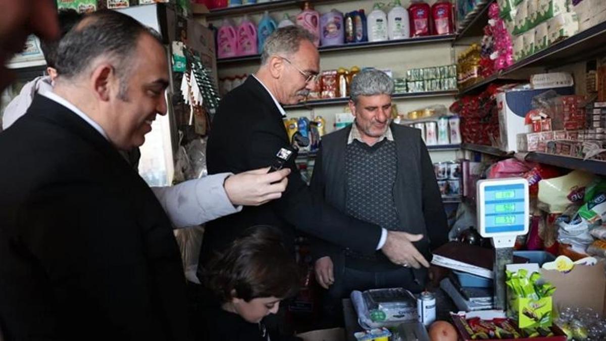 Şanlıurfa - Belediye başkanı, veresiye defterini tartıp 50 bin TL'ye satın aldı