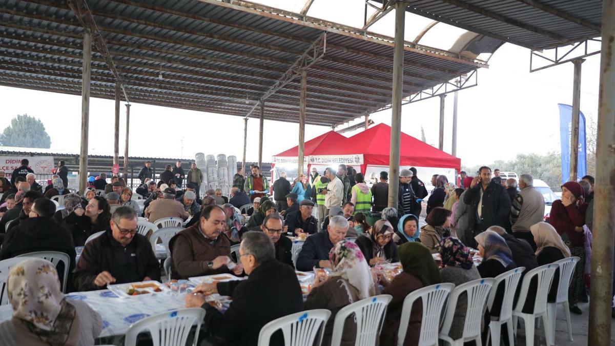 Didim'de iftar sofrası Akyeniköy Mahallesi'nde kuruldu