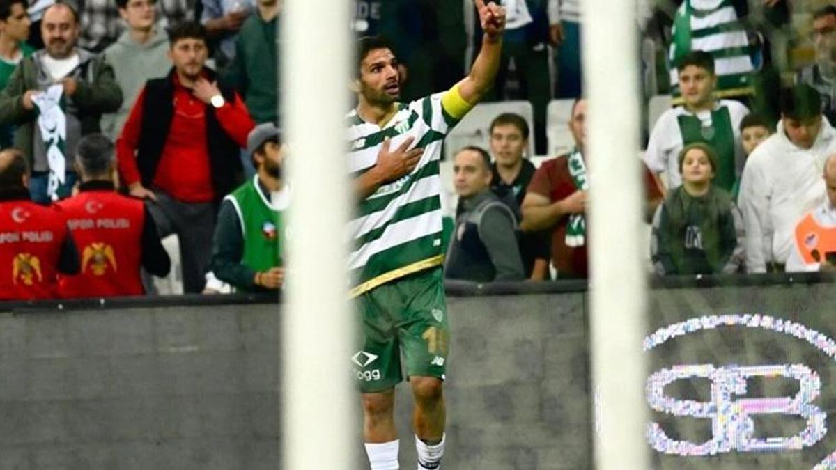 Bursaspor, Kırklarelispor maçında sakatlanan santrforu hakkında açıklama yaptı