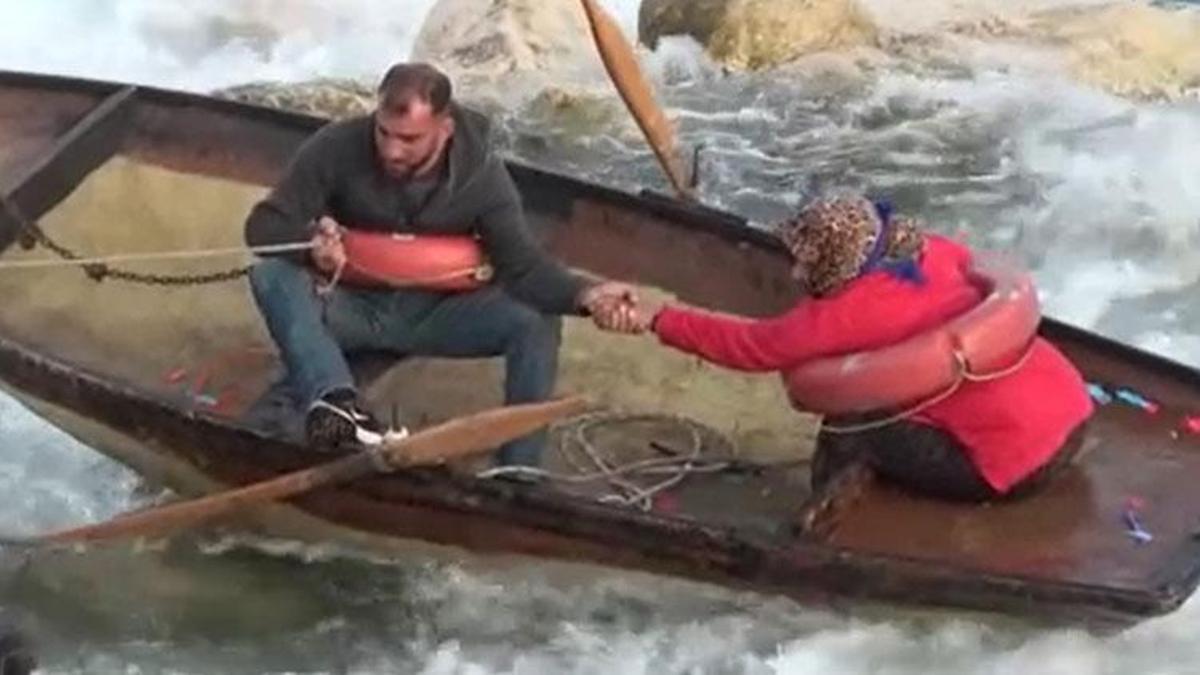 Adana Seyhan Nehri'nde can pazarı: Ele ele tutuşup yardım beklediler