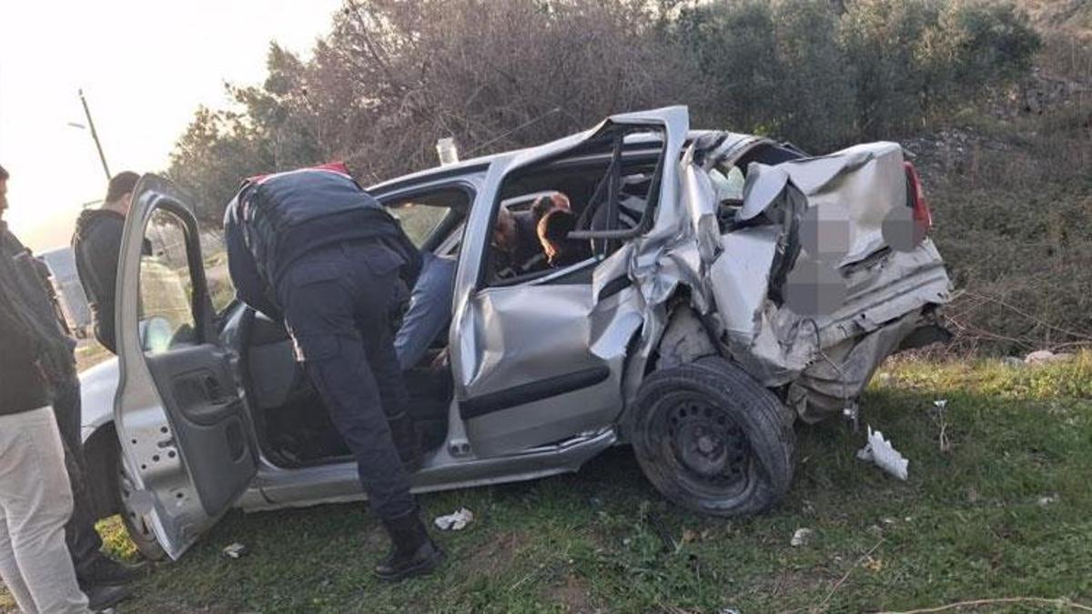 Minibüs ile otomobil çarpıştı, 2 kişi yaralandı