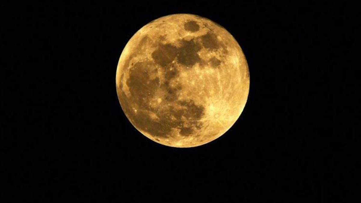 Bitlis Ahlat’ta dolunay hayranlık uyandırdı