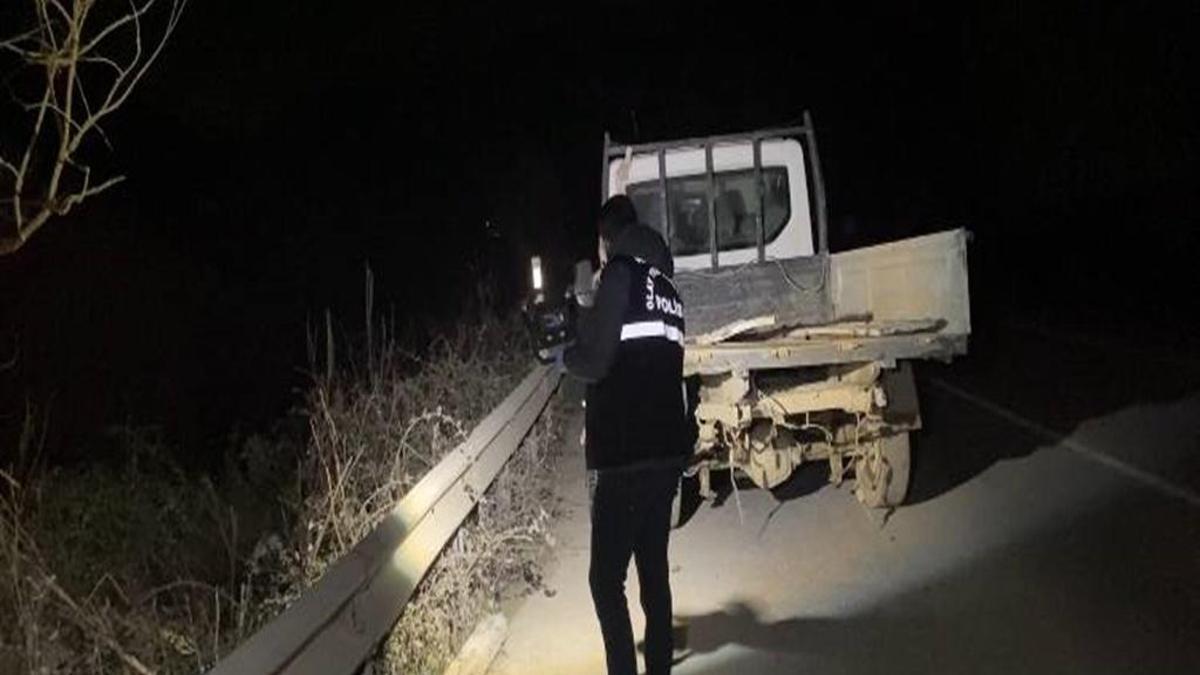 İstanbul'da kanlı akşam: Kamyonet ile otomobil çarpıştı, 1 ölü 2 yaralı