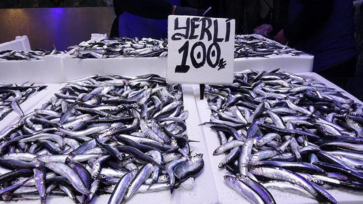 Trabzon’da iftarın gözdesi hamsi ve istavrit oldu: Kilosu 100 TL!