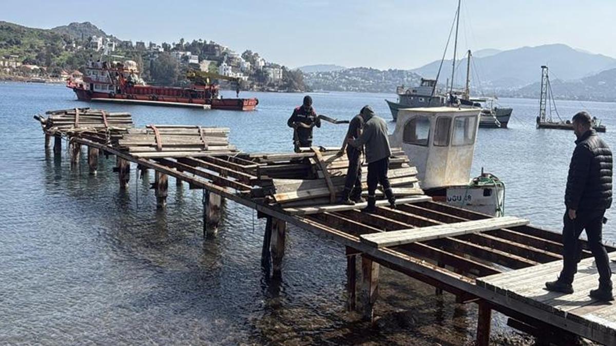 Bodrum'da o bölge temizleniyor! İş makineleriyle tek tek yıkıldı
