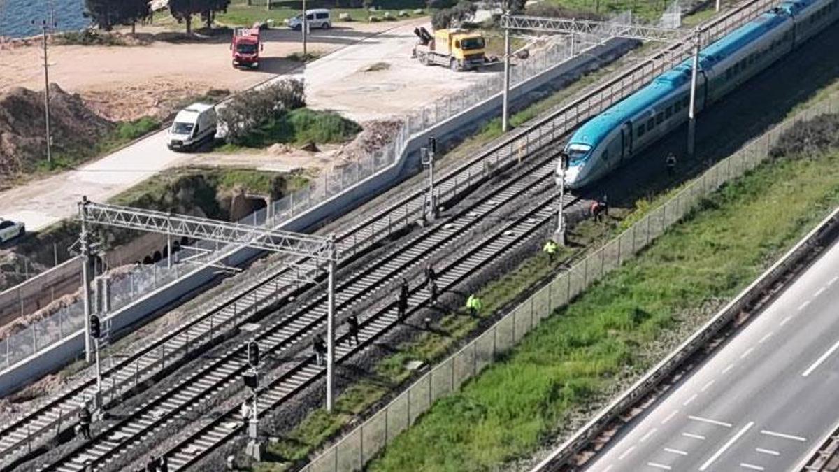 Körfez'de yüksek hızlı trenin çarptığı kişi hayatını yitirdi