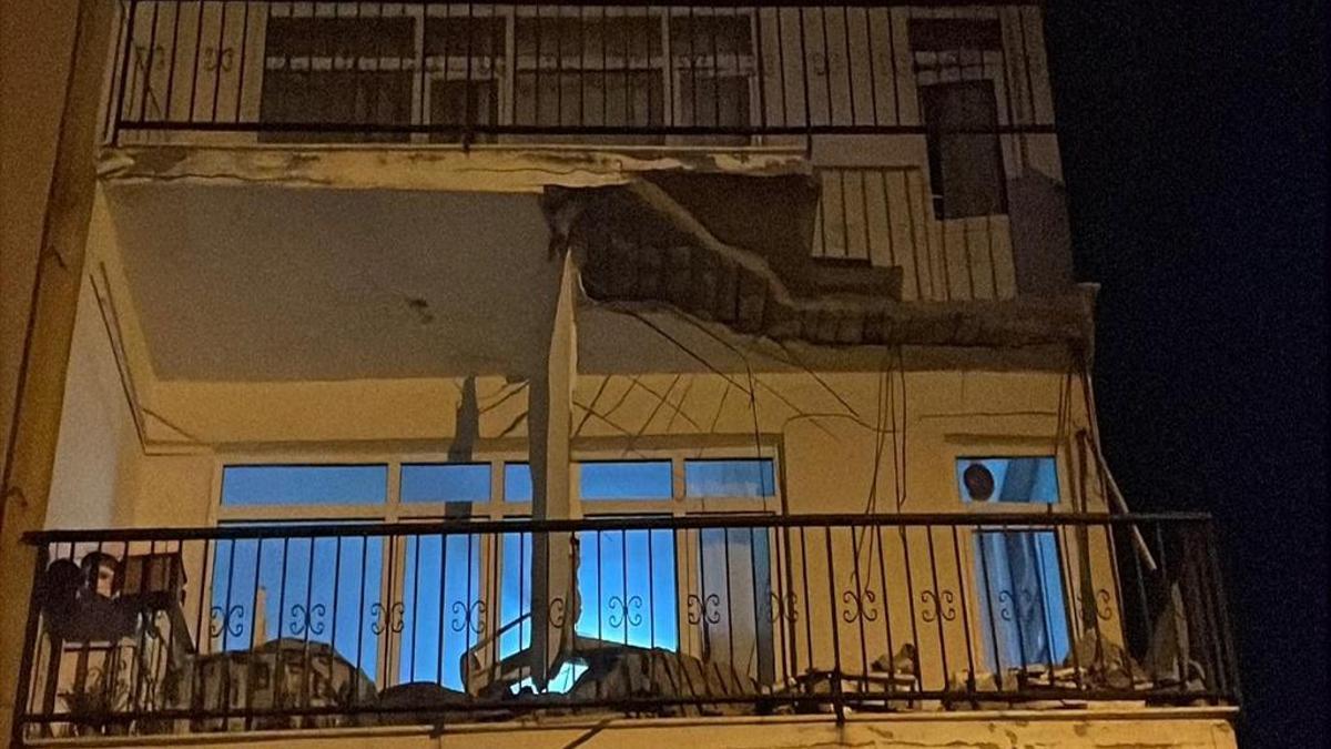 İstanbul'da çökmeler Üsküdar'da başladı: Bina tahliye edildi