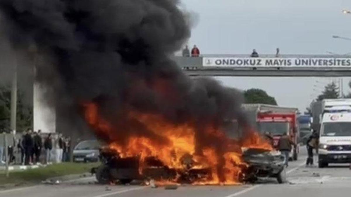 5 araçlı zincirleme kazada 3 otomobil alev alev yandı