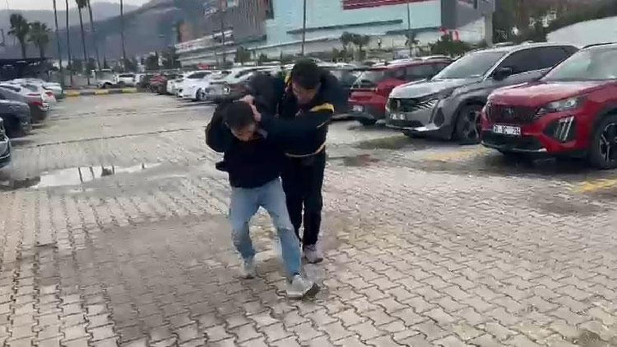 Akaryakıt istasyonunun tuvaletinde gizlice kadınların görüntülerini çeken şüpheli tutuklandı